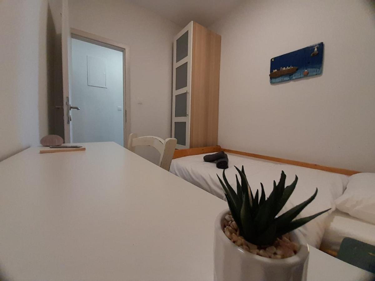 Apartman Vitamare 160 M From The Beach Novi Vinodolski Bagian luar foto